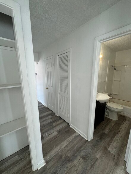 Building Photo - 5334 S 7th St