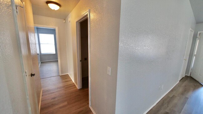 Building Photo - 1021 Periwinkle Dr