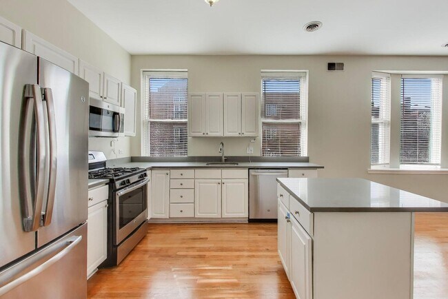 Building Photo - 1481 W Irving Park Rd