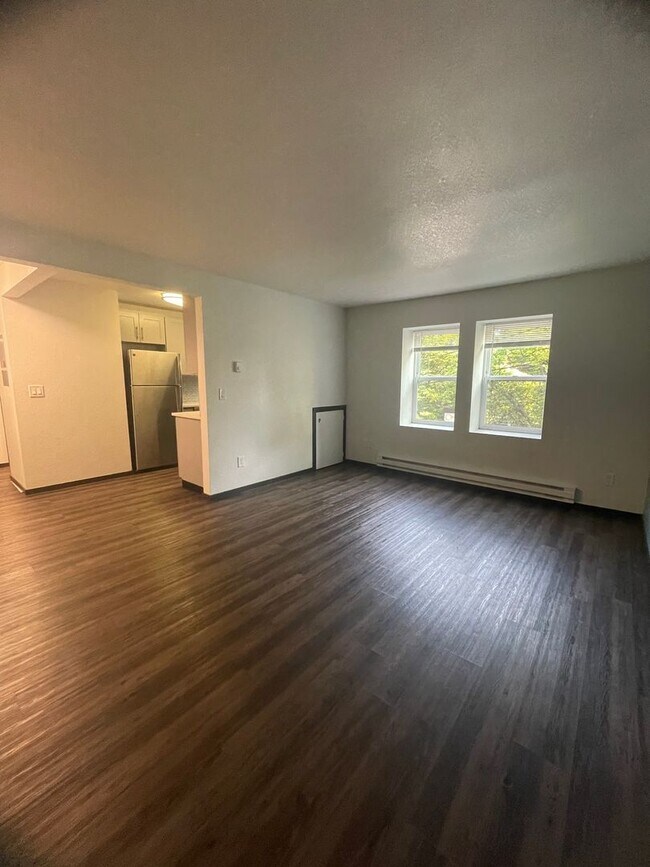 Building Photo - 2110 NE 65th St