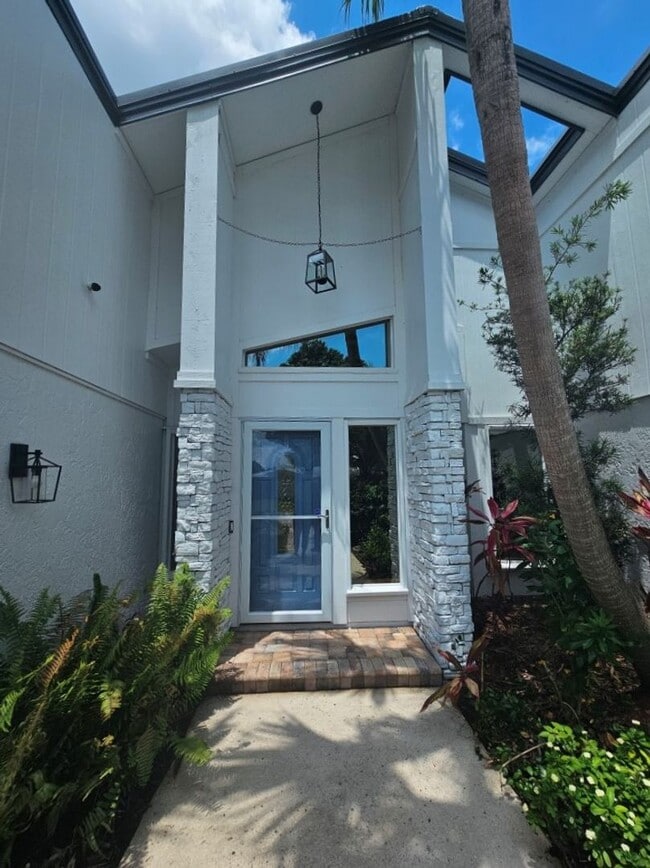 Building Photo - Beautiful 3/2 Pool Home