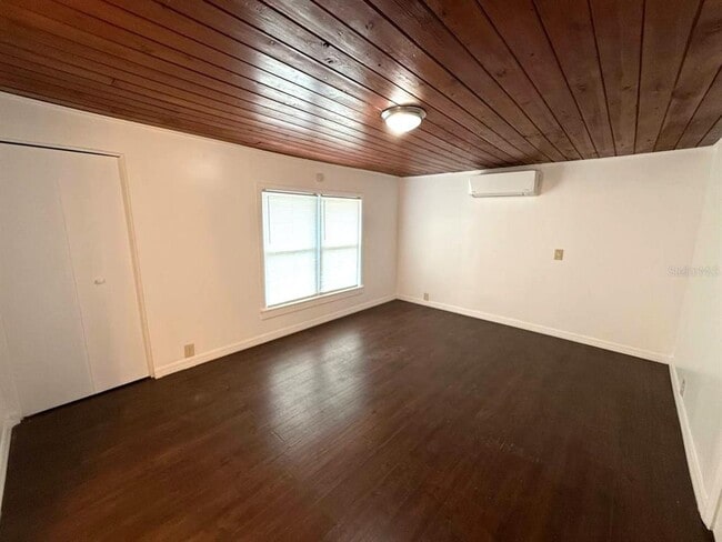 Building Photo - 917 E Shadowlawn Ave