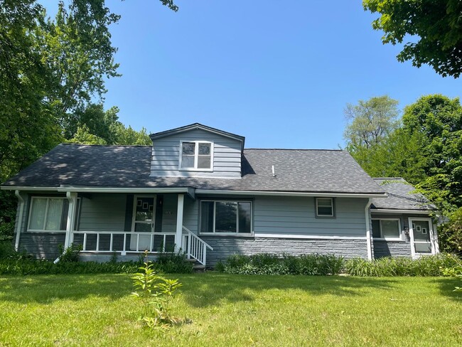 Primary Photo - Updated 3bd/2ba in Rochester Hill house w/...