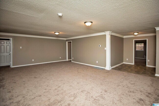 Building Photo - 8941 Glendale Dr