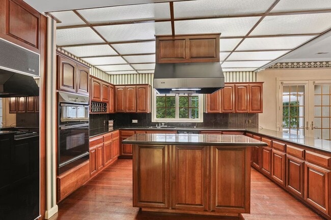 Building Photo - "Experience Luxury Living: Expansive 4-Bedroom Retreat Estate with Scenic Views and Elegant Finis...