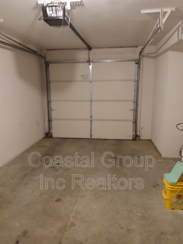 Building Photo - 8550 Tidewater Dr
