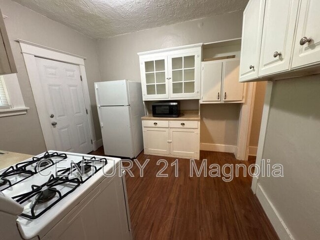 Building Photo - 1110 Troupe St
