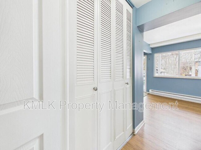 Building Photo - 22 W York St