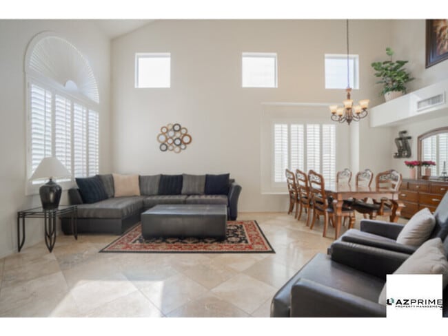 Building Photo - Live large in this Gorgeous 4/3 Unfurnishe...