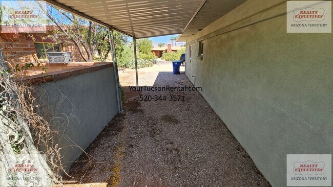 Building Photo - Cushman Dr - Main