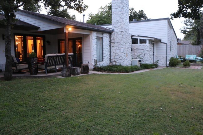 Building Photo - 1925 Bunting Ct