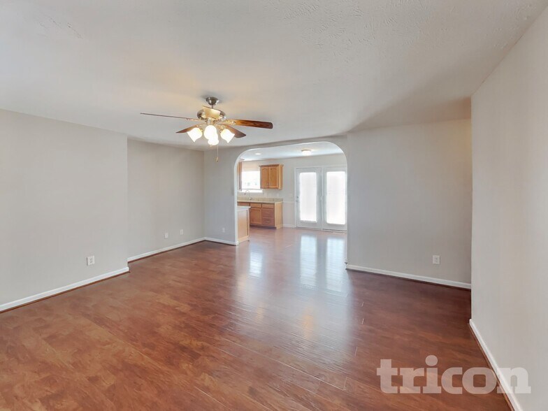 Building Photo - 1621 Robert Rd