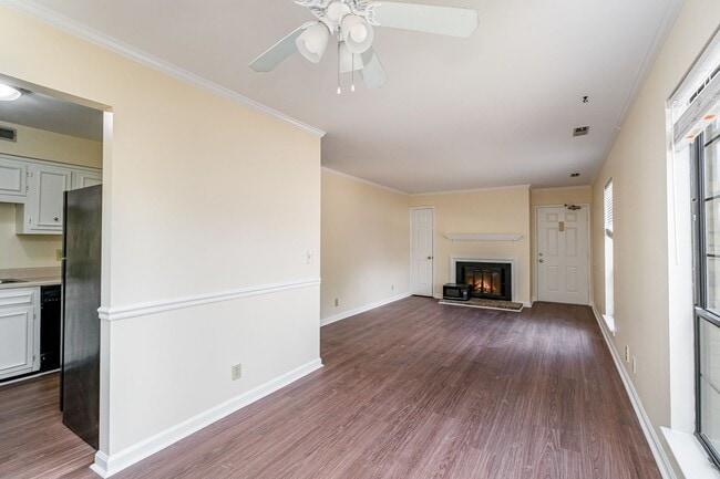 Building Photo - Desirable Brentwood Trace 2 Bedroom Condo ...