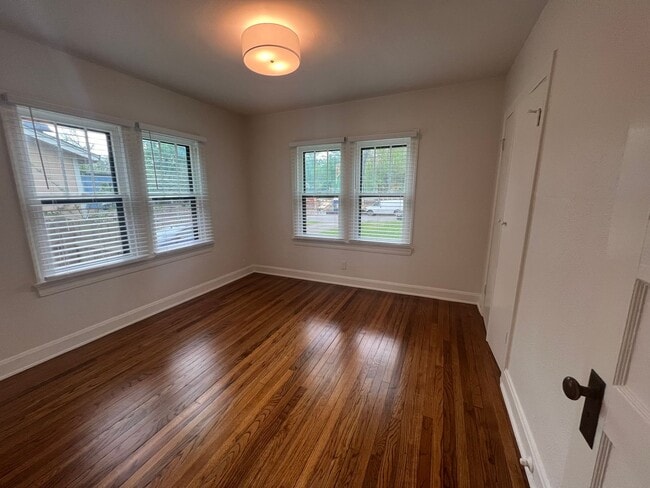 Building Photo - Cherrywood Bungalow for Rent