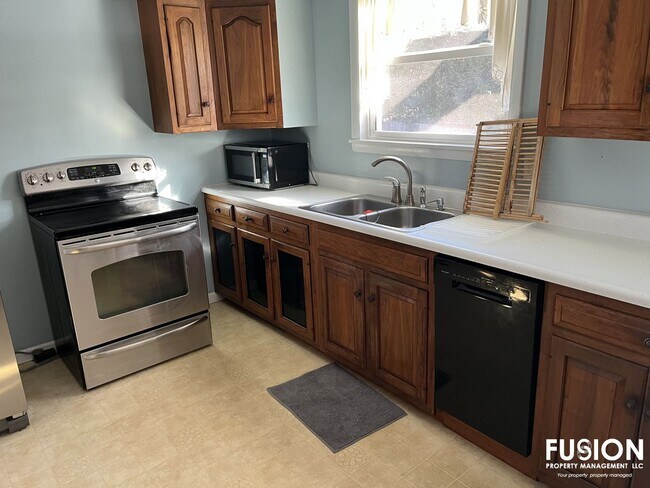 Building Photo - Fully Furnished Rental w/Steam Room & Sauna!