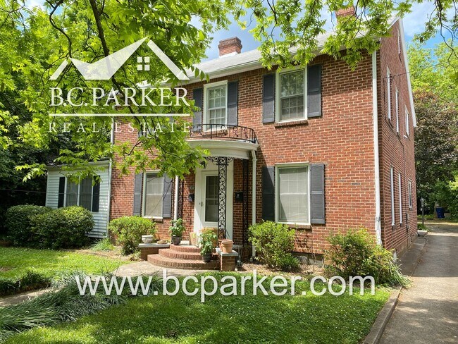 Building Photo - 2 Bedroom, 1 Bath - Apartment