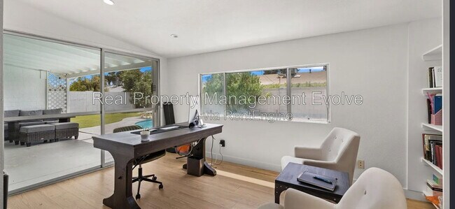 Building Photo - 8631 E Jackrabbit Rd