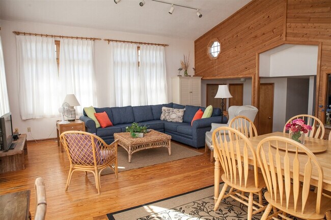 Building Photo - 40398 N Beachcomber Dr