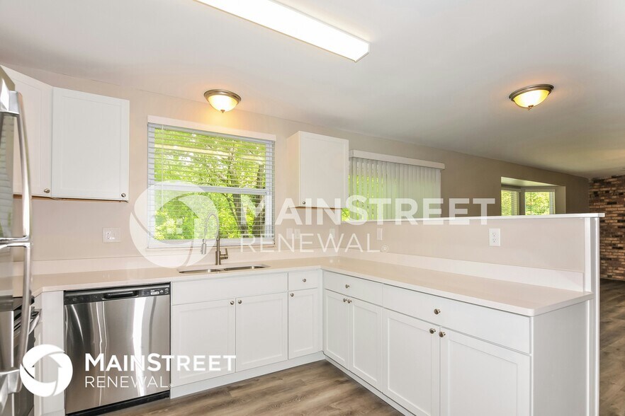Building Photo - 12720 Coachlight Square Dr