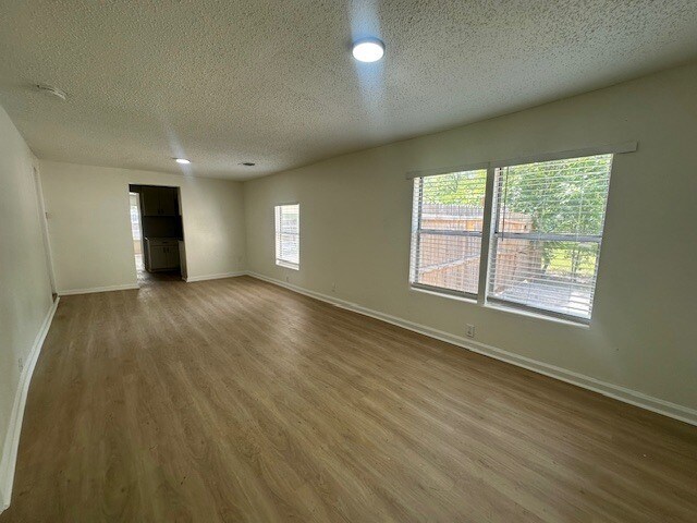 Building Photo - Renovated 3 Bedroom Home Near Riverside And Avondale