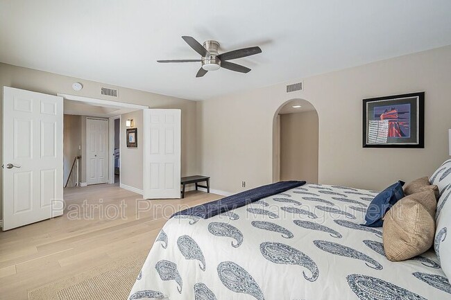 Building Photo - 10527 E Fanfol Ln