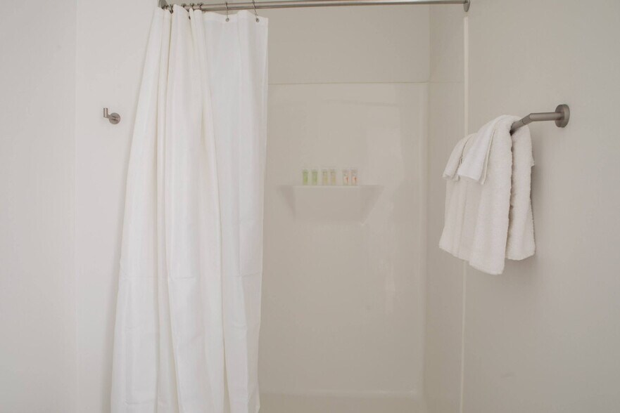 Building Photo - 550 W Juneau Ave