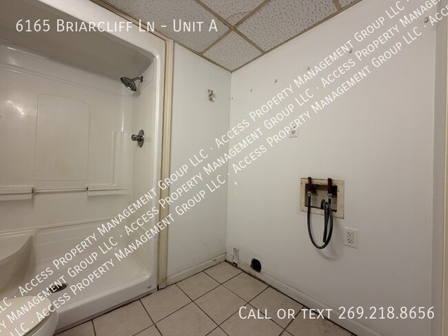 Building Photo - 6165 Briarcliff Ln