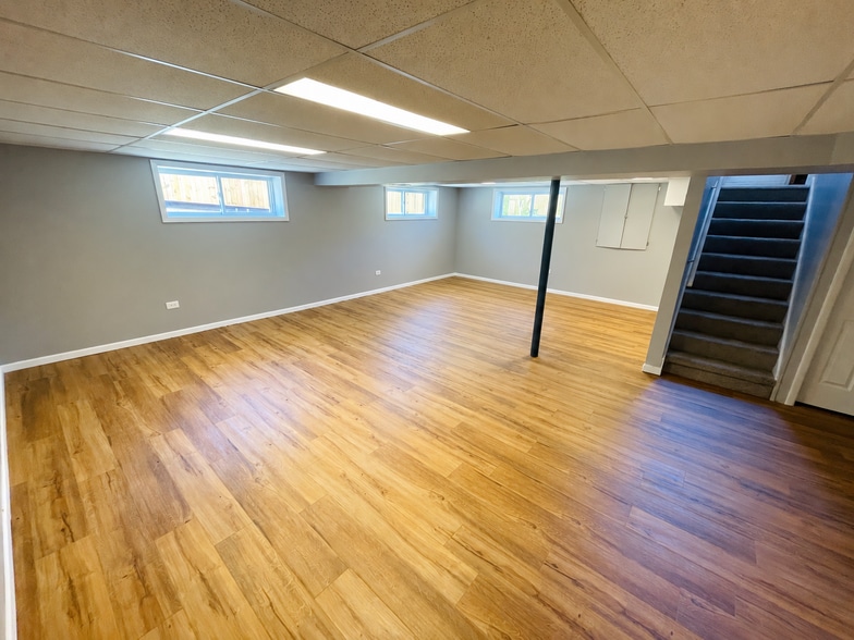 Building Photo - 120 E Oltendorf Rd