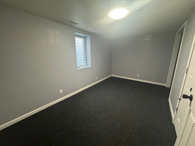 Building Photo - 2 bed 2 bath Bungalow in South Lincoln