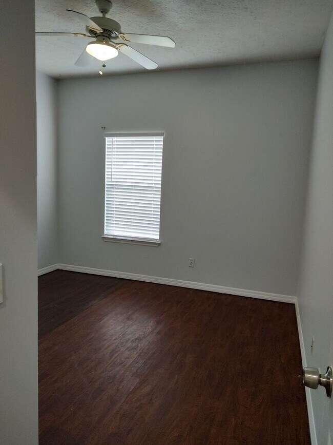 Building Photo - Beautiful Home w/Inground Pool in Peaceful Lynn Haven! *Pool Service Included!* *1/2 OFF 1st Mont...