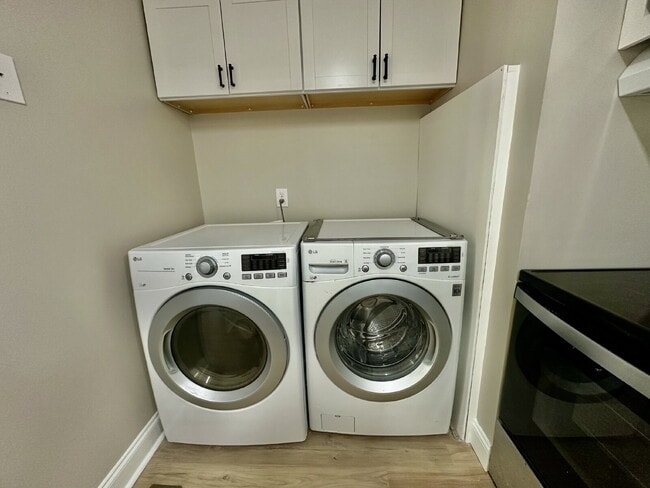 Building Photo - Two Bedroom Renovated South End Condo (Palmetto Bay Villas)!