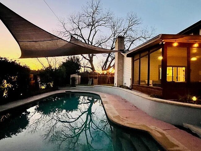 Building Photo - 2305 Comburg Castle Way