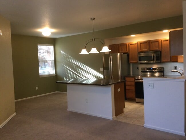 Dining area off kitchen - 2035 Grays Peak Dr