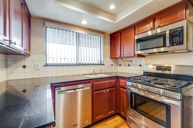 Building Photo - 12091 Atrium Dr