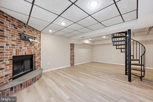 Building Photo - 512 Dennis Ave