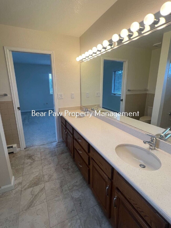 Building Photo - Beautiful Home in Genesee!!