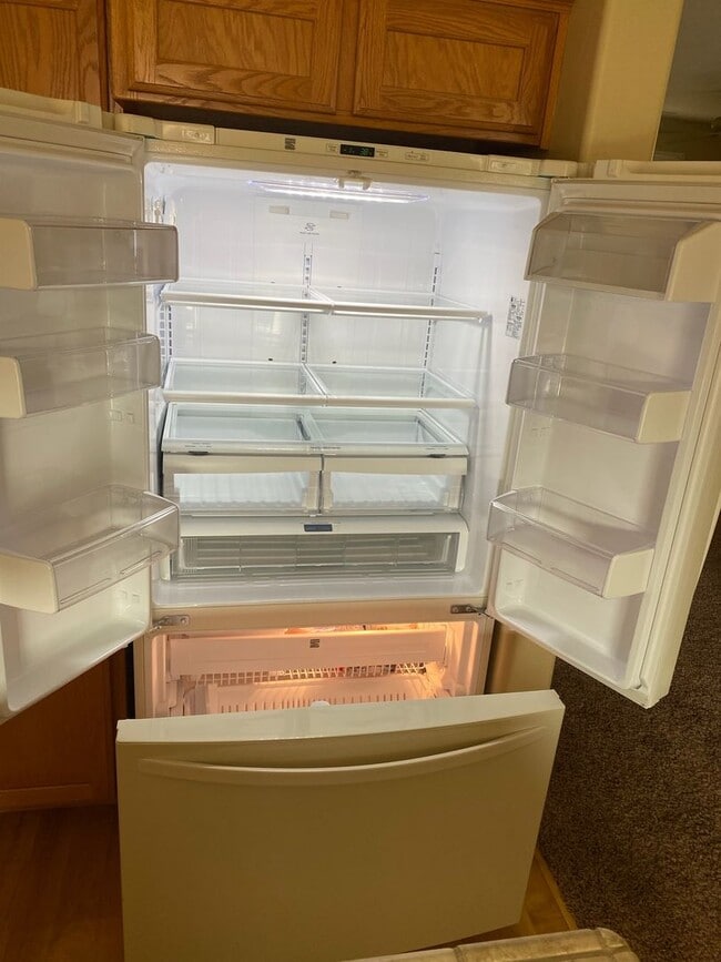 Building Photo - 6245 W Whitley Ave