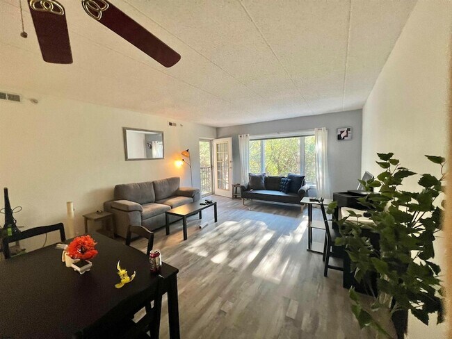 Building Photo - 4310 Dolphin Ave