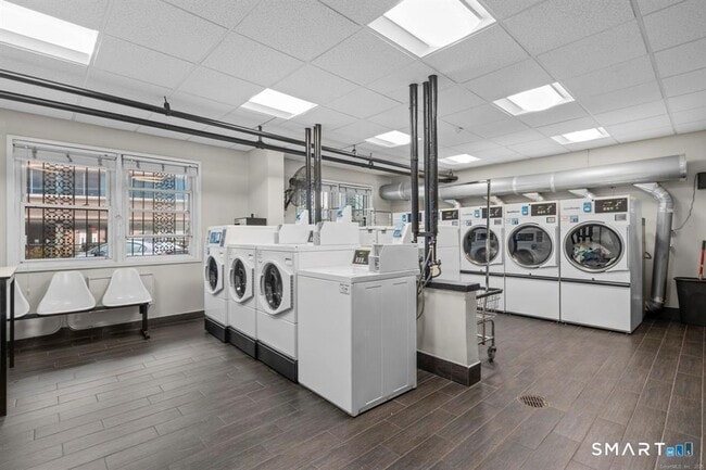 Building Photo - 444 Bedford St