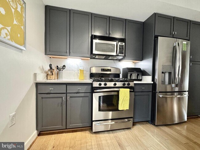 Building Photo - 1117 10th St NW