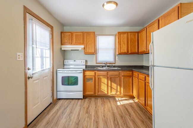 Building Photo - 315 W Railroad St