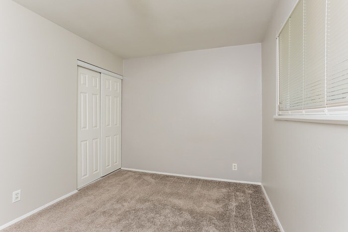Building Photo - 1727 Nashua Dr