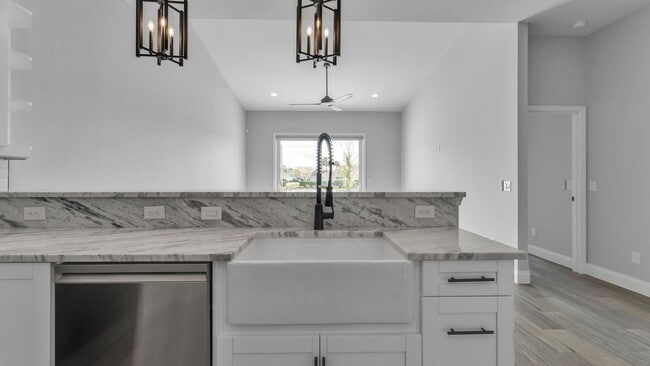 Building Photo - Stunning New Construction Villa for Rent Near Lake John