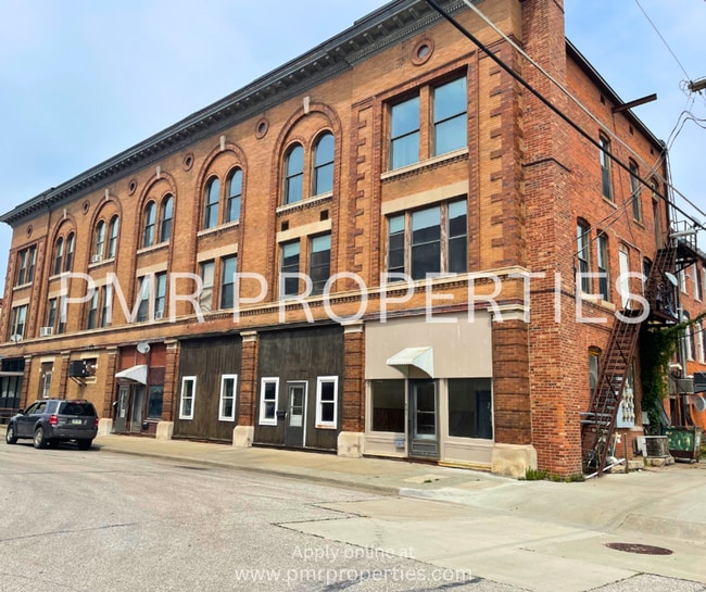 Primary Photo - Red Oak Apartments