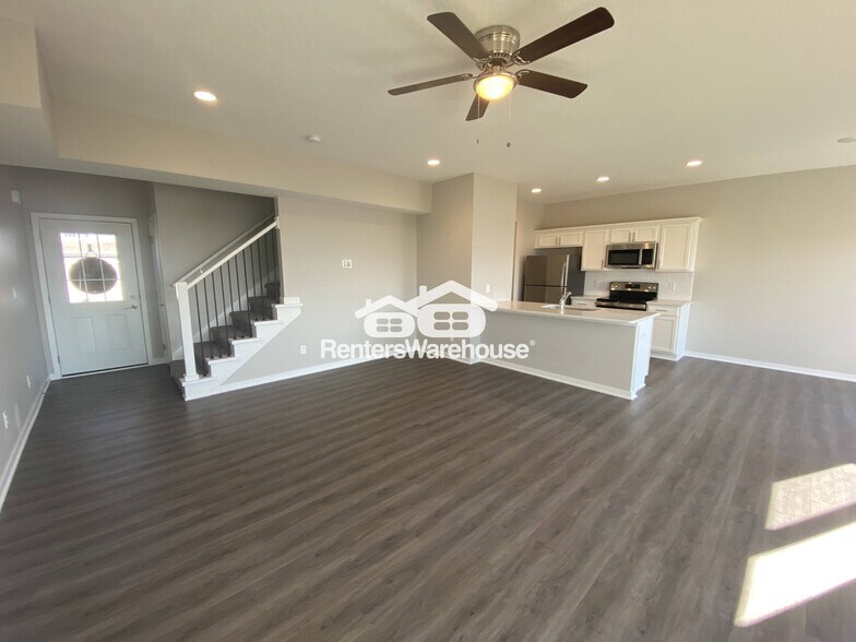 Building Photo - 7000 Lake Hill Dr