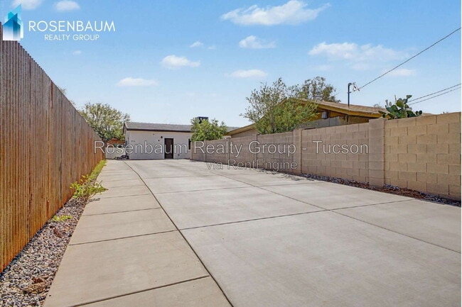 Building Photo - 2956 N Richey Blvd