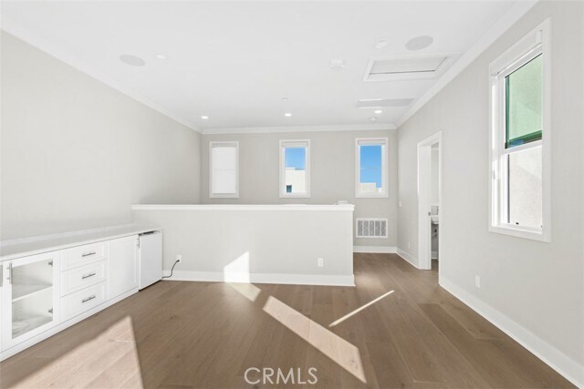Building Photo - 157 Novel