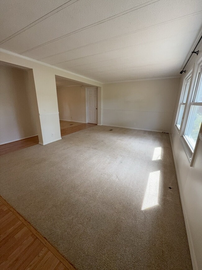 Building Photo - 2030 Catherine Lake Rd