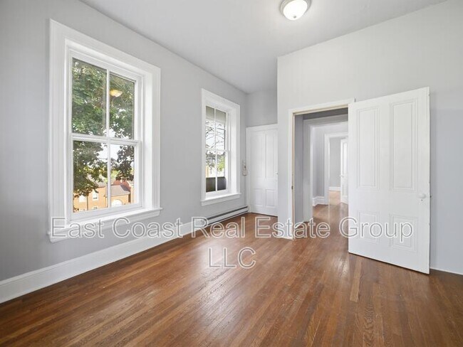 Building Photo - 323 N Potomac St