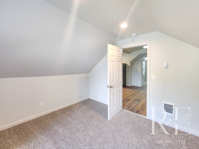Building Photo - Fully Remodeled: 5 min Walk to Annapolis F...